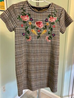 ZARA Plaid Shift Dress with Floral Embroidery & Sequins - Sz small